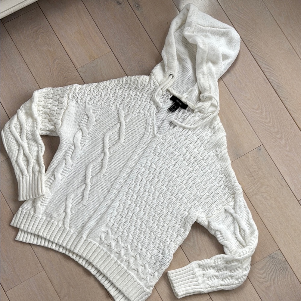 Forever 21 White V-Neck Sweater with Textured Knit
